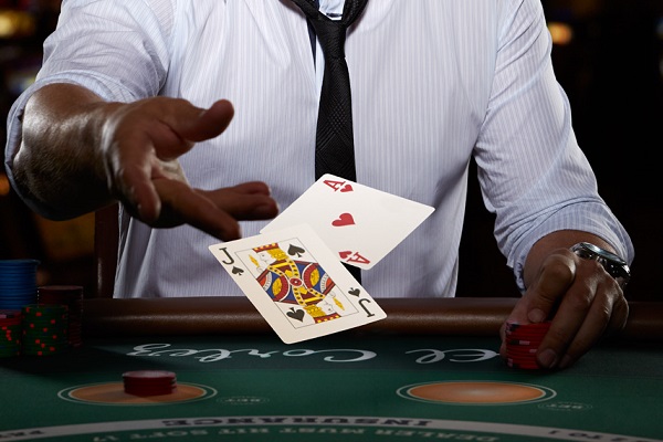 Pagamenti e probabilità del blackjack: 1:1, 3:2, assicurazione, house edge