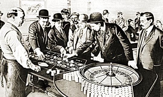 Ruota della roulette europea d'epoca accanto a un tavolo live moderno