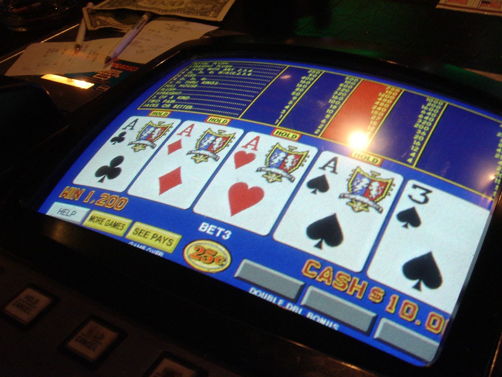 Video Poker: Paytable and RTP (Why 9/6 Pays More Than 8/5)